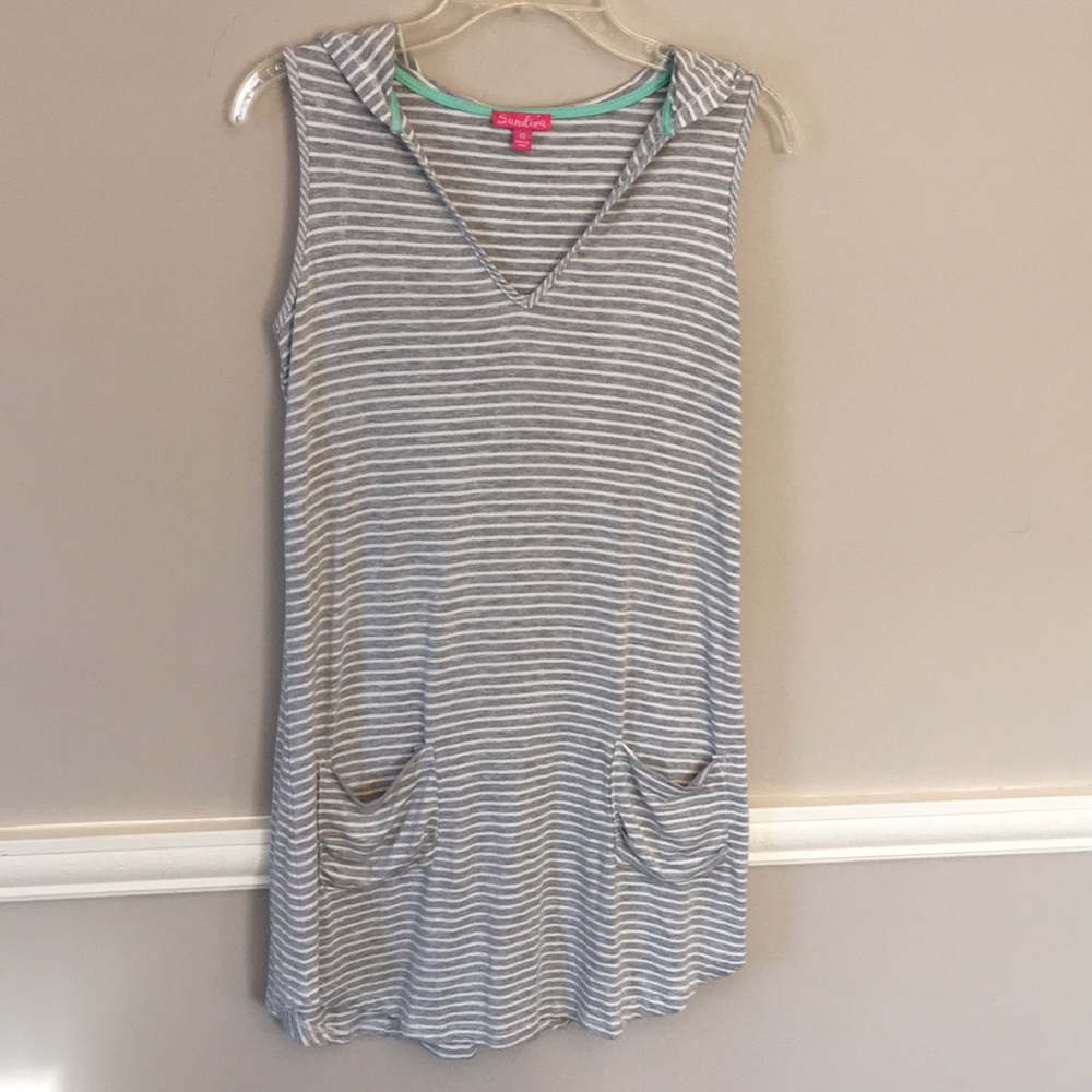 Sandiva Juniors beach coverup.